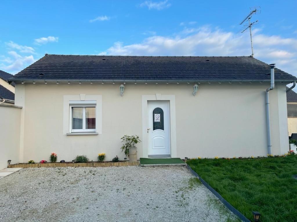Charmante Maison Au Calme Sainte-Maure Exteriör bild